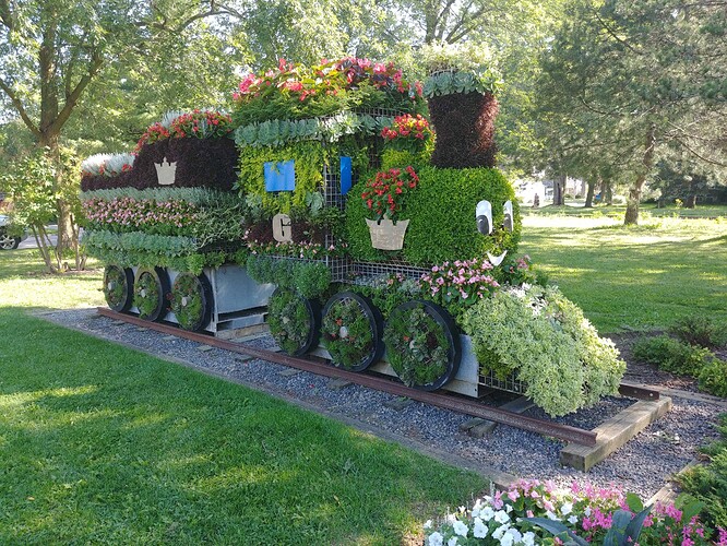 FlowerTrain
